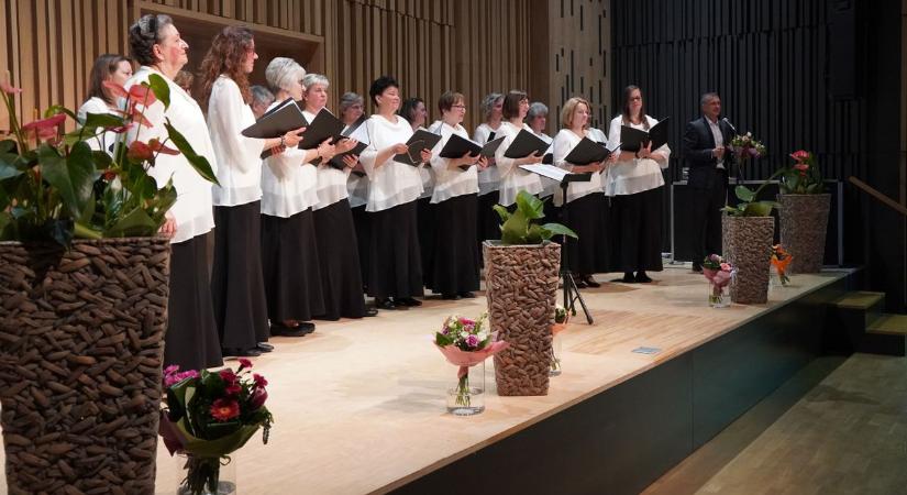 Kettős jubileumot ünnepelt a sárvári Pedagógus Női Kar