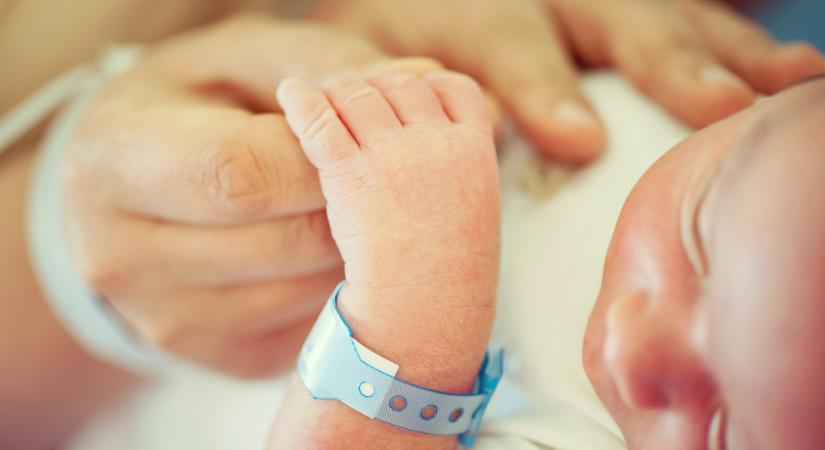 Újszülött kislányt hagytak a Heim Pál kórház babamentő inkubátorában