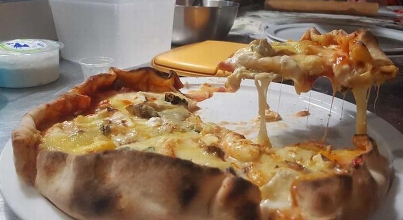 A világ legsajtosabb pizzáján 254 féle sajt van és 318 ezer forintba kerül