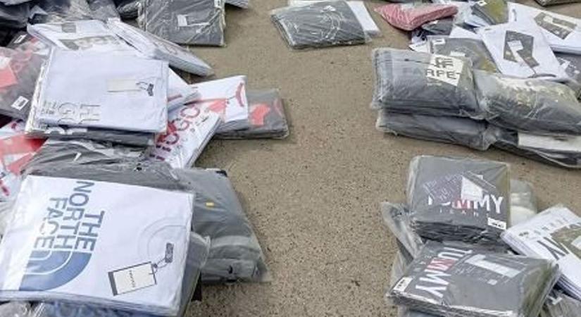 Harmincmillió forint értékű hamis ruhát foglaltak le a pénzügyőrök az M5-ösön