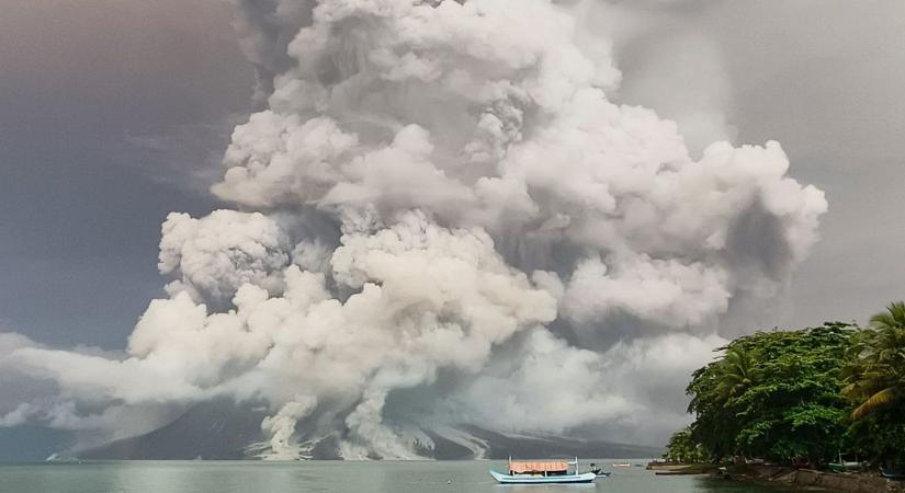 Brutális vulkánkitörés Indonéziában, menekítik az embereket - videó