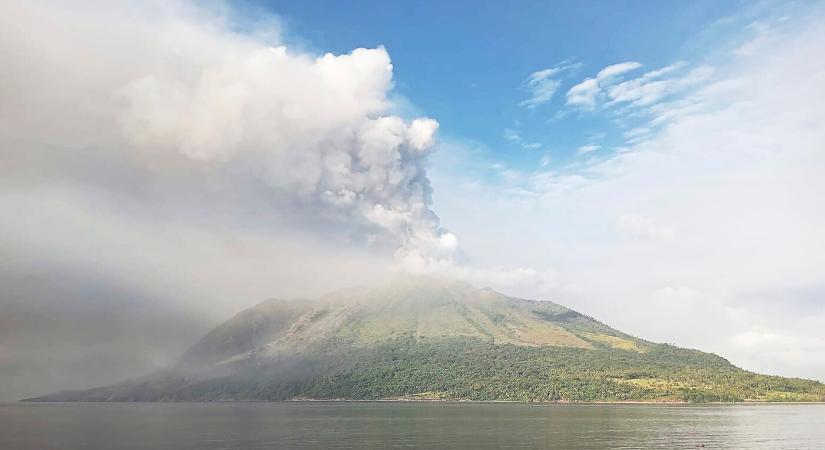 Az indonéziai Ruang-hegy ismét kitört, evakuálást rendeltek el