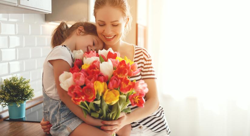 Anyák napja: ötletek az ajándékozáshoz, ha idén nem virággal készülnél