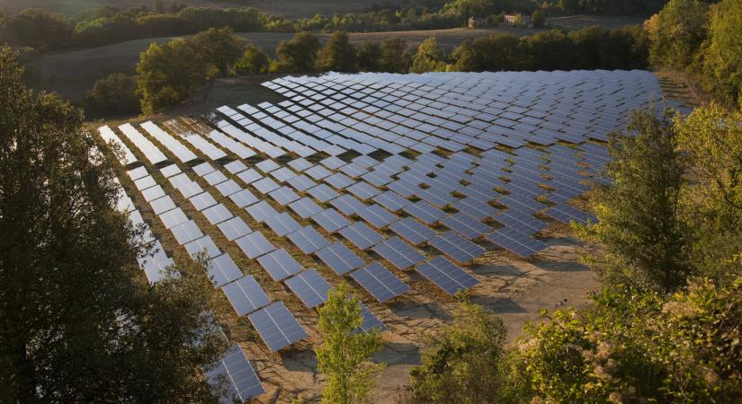 Órákig 3000 MW felett termeltek a magyar napelemek