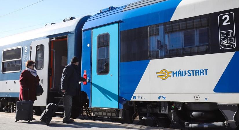 A Pécs–Budapest InterCity vonatok több kocsival zakatolnak május elsején