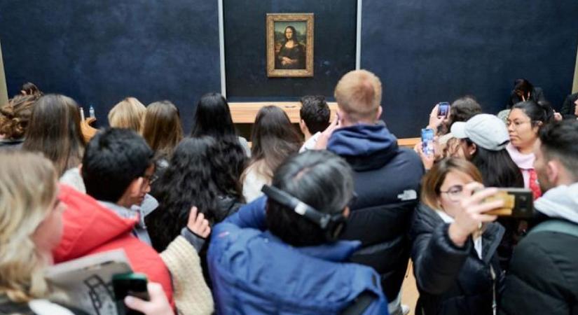 Költözik az ikonikus Mona Lisa festmény - A párizsi Louvre megelégelte a tumultust
