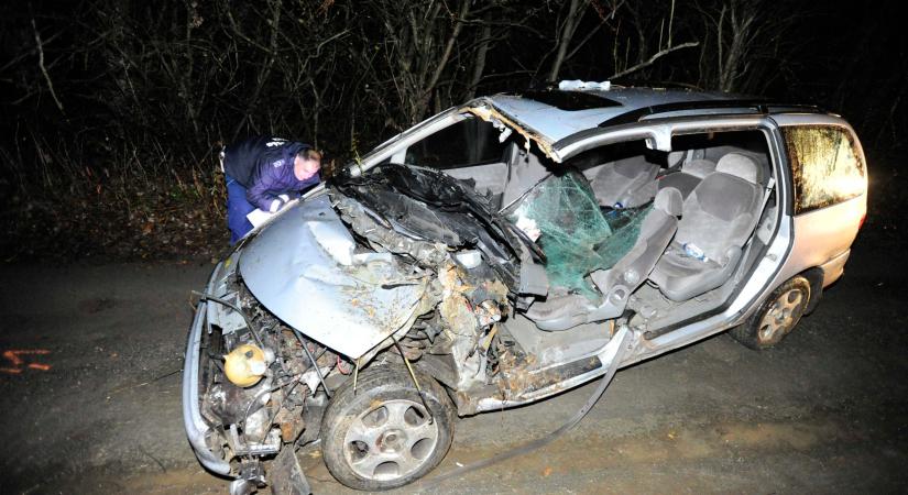 Kamionnal ütközött egy autós Jászárokszállásnál, azonnal belehalt a sérülésekbe