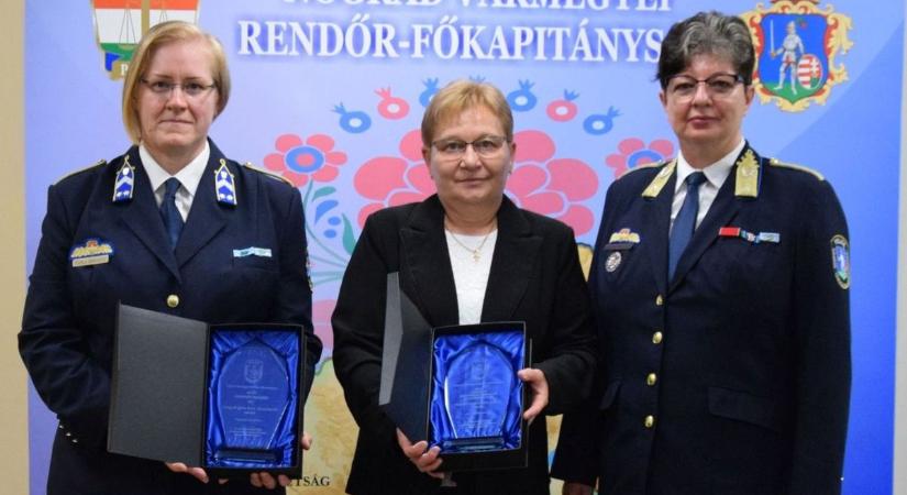 Több nógrádi rendőr vehetett át elismerést elhivatott munkájáért (fotók)