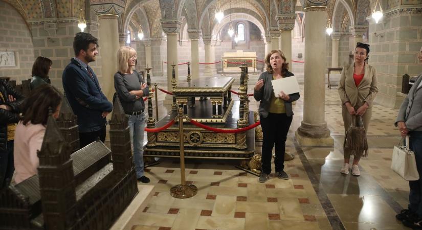 A történelem ajtaja kitárult: elhunyt püspökökre emlékeztek a jelenlévők