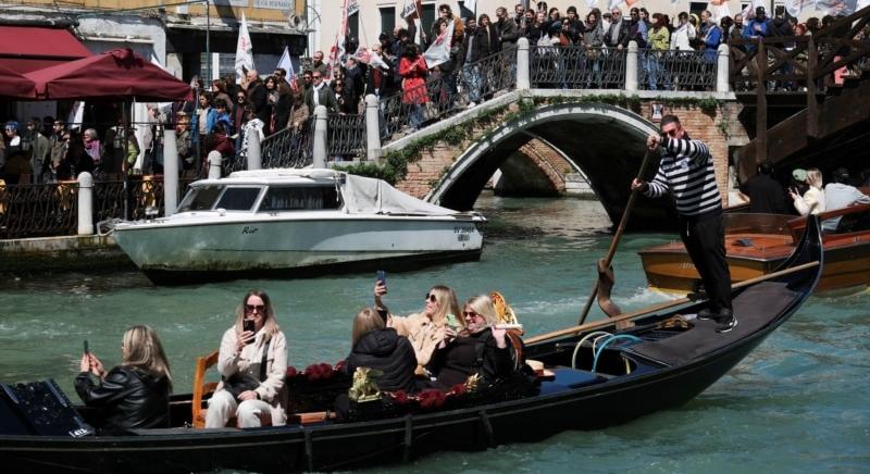 Július közepéig belépőt kell fizetniük Velencében a turistáknak