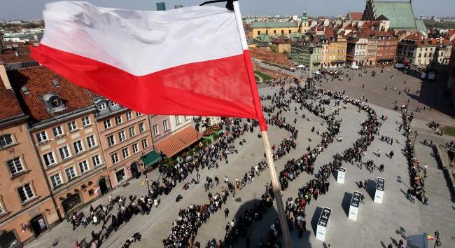 Lengyelország meghosszabbítja az ukrán menekültek tartózkodási idejét, de szigorít a pénzsegélyek kifizetésén
