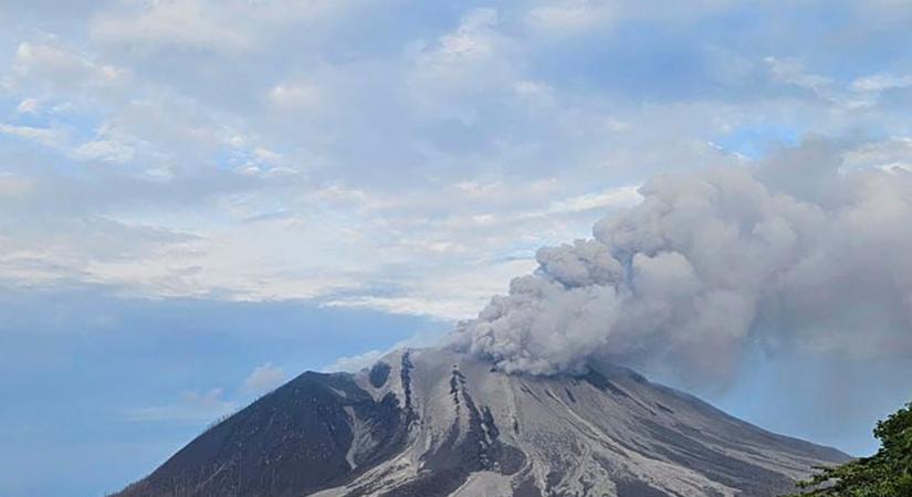 Vulkánkitörés Indonéziában