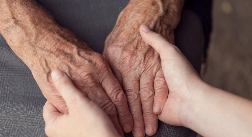 Ismét idősek estek „unokázós” csalók áldozatául