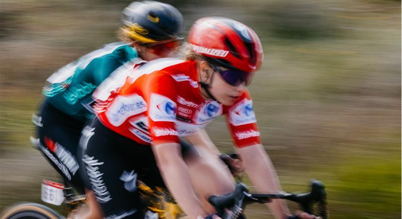 Országútis hírek külföldről: jön az első hegyi befutó a női Vueltán, aktualizálódnak a Giro-keretek, van Gils sikere Frankfurtban