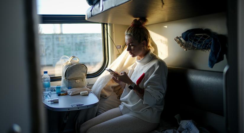 Férfiaknak felszállni tilos – külön vagonokat alakított ki az ukrán vasút a női utasok védelmében