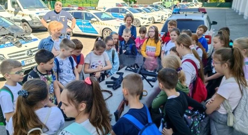 Gyerekek ismerkedtek a rendőri pályával Zalaegerszegen