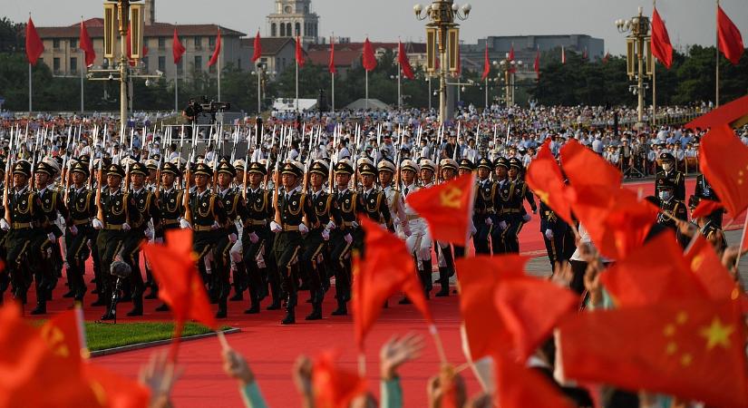 Aggódik a világ: kínai katonák özönlenek a Selyemúton