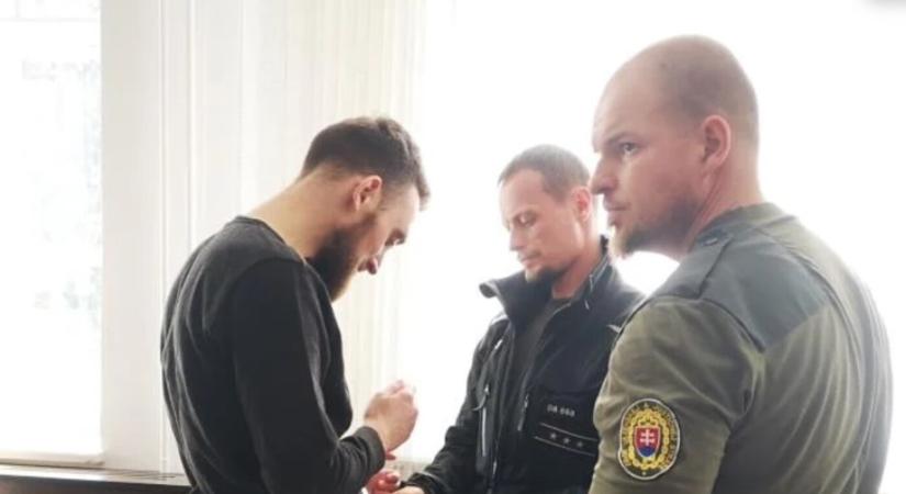 Szabadon engedtek egy csalót, aki 700 ezer eurótól foszotta meg áldozatait