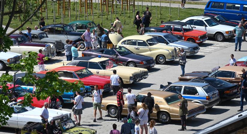 Veteránjármű-felvonulás ünnepelte a Közlekedési Múzeum százhuszonötödik évfordulóját