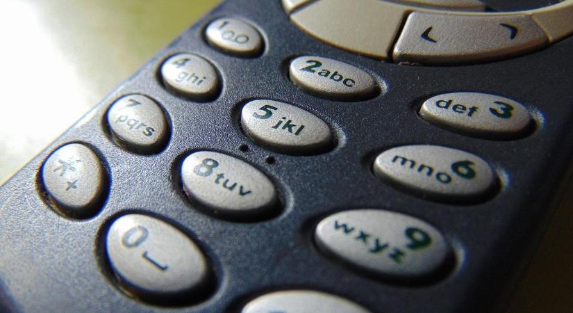 25 év után visszatér a Nokia ikonikus telefonja: itt vannak az első képek