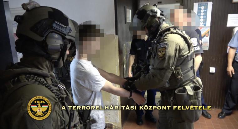 TikTokon fenyegetőzött terrortámadással egy 15 éves érdi fiú, elvitte a TEK
