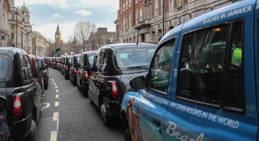 Taxisháború: százmilliókra perlik az Ubert