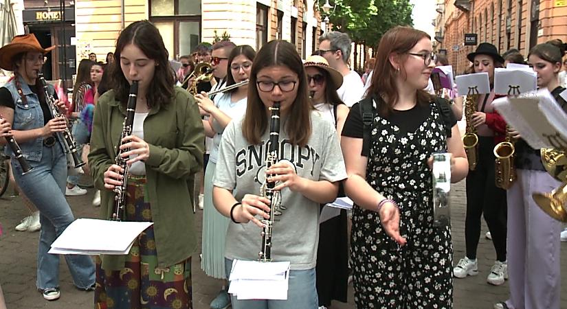Zenés búcsút vettek iskolájuktól a Kodály diákjai – videóval