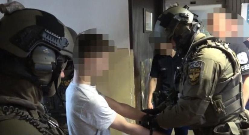 Mecset ellen készült terrortámadásra egy 15 éves magyar fiú (videó)