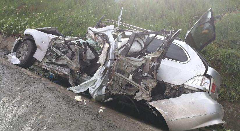 Tragédia: két fiatal meghalt egy autóbalesetben