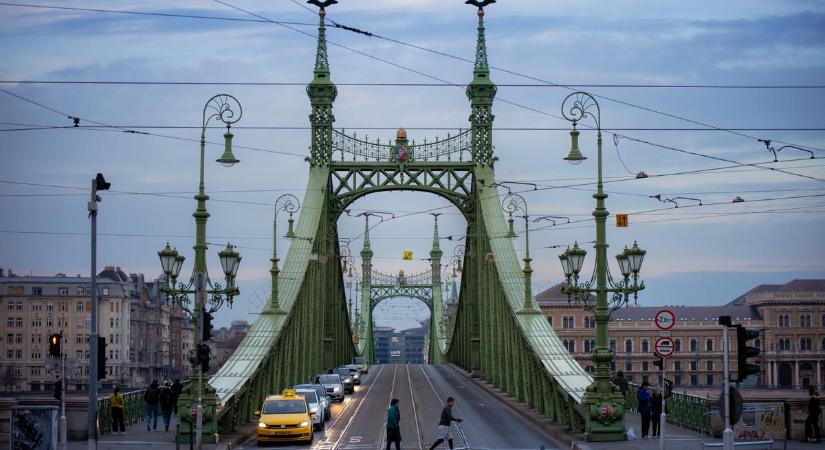 Ettől ki fognak borulni az autósok: péntektől teljesen lezárják ezt a budapesti hidat