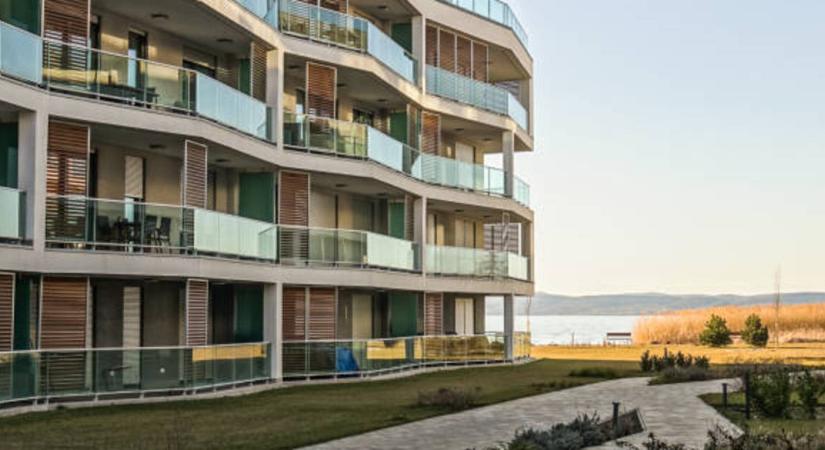 Balatonnál az új építésű lakások átlagos négyzetméterára a 3,2 millió forintot is elérheti