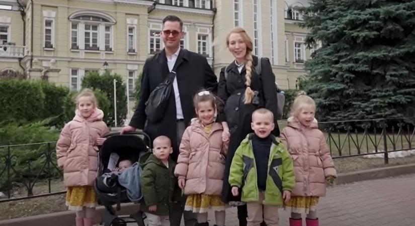 Egy hatgyermekes amerikai család a genderideológia elől menekült Oroszországba  videó