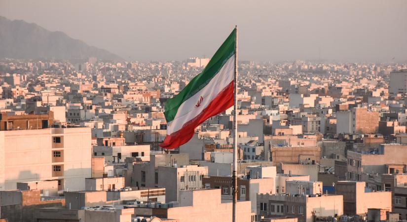 Most Irán jelentette be szankcióit amerikai és brit állampolgárok, valamint cégek ellen