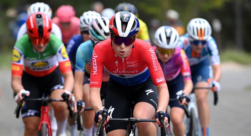Vas Blanka csapattársa, Demi Vollering nyerte a Vuelta ötödik szakaszát