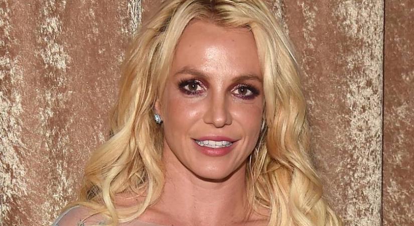 Britney Spearshez ki kellett hívni a mentőket a luxusszállodában: tagadja, hogy a párjával verekedtek volna össze