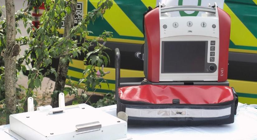 Új lélegeztetőgép beszerzésében segítik a rétsági mentőket