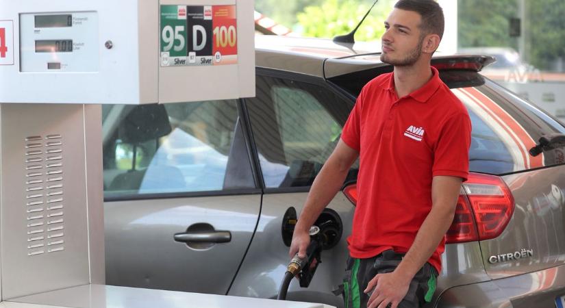Üzemanyag: Nemcsak szombaton, hanem hétfőn is esni fognak az árak