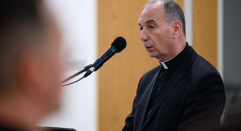 A püspök végül elzavarta a papi pályáról miután Orbánt kérdezte Habony luxusáról