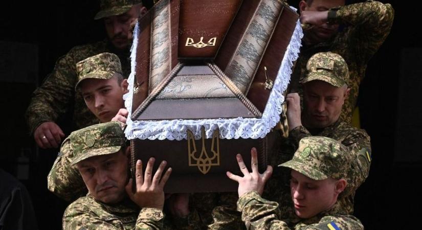 Ukrajna csak idén 111 ezer katonát veszített