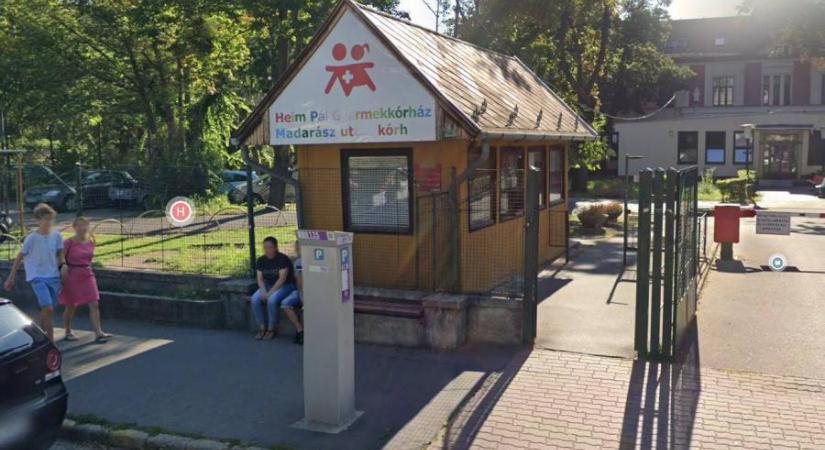 Előbb dolgozókat, majd a kiérkező rendőröket is megtámadta két szülő a Madarász Viktor utcai gyermekkórházban