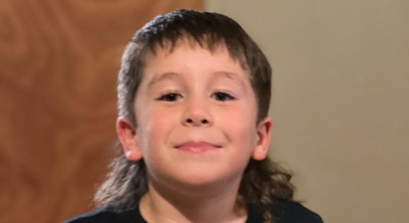 Egy kilencéves fiú megmentette a szüleit egy tornádó után