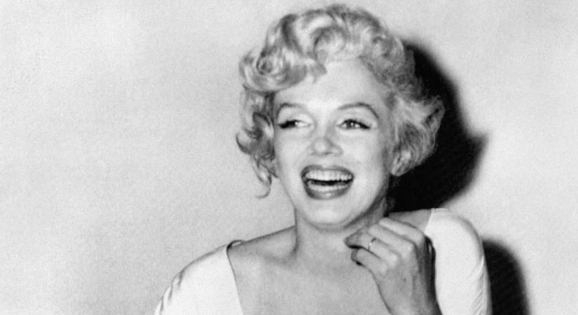A szívszorító ok, amiért Marilyn Monroe egy üzenetet ragasztott a hasára a műtét előtt