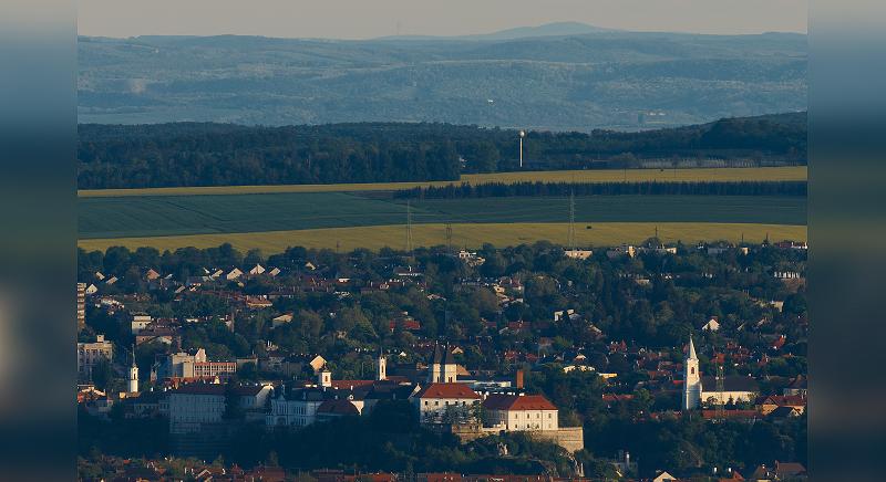 Annyira tiszta volt az ég, hogy egy fotón látható Veszprém és Pécs (ng.hu)