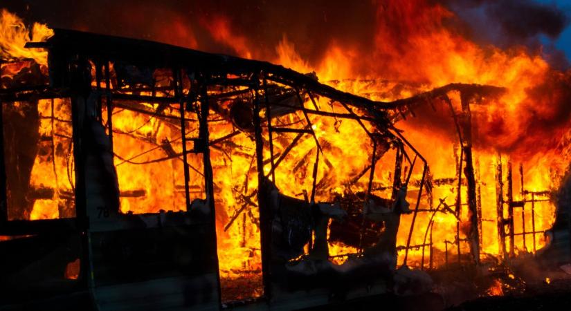 Mezőgazdasági gépek lángoltak Jászberényben