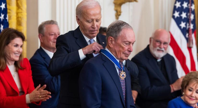 Bloomberg, Al Gore, Pelosi és Ledecky is megkapta a legnagyobb amerikai kitüntetést