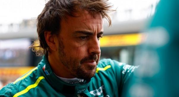 „Nem büntetik, mert nem spanyol” – Alonso Hamiltonról