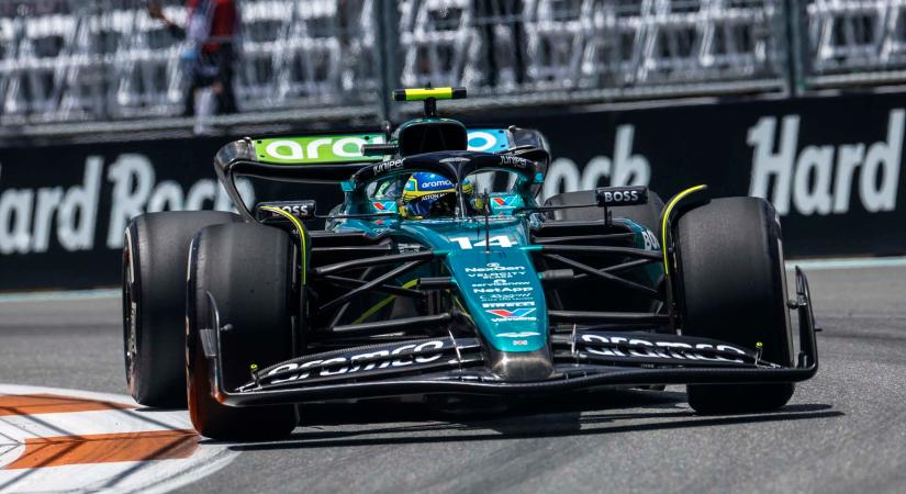Alonso dühös Hamiltonra: „Biztos megússza ezt is…”