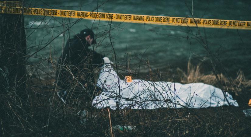 Ez brutális: egy nő holttestére bukkantak a miskolci pályaudvarnál