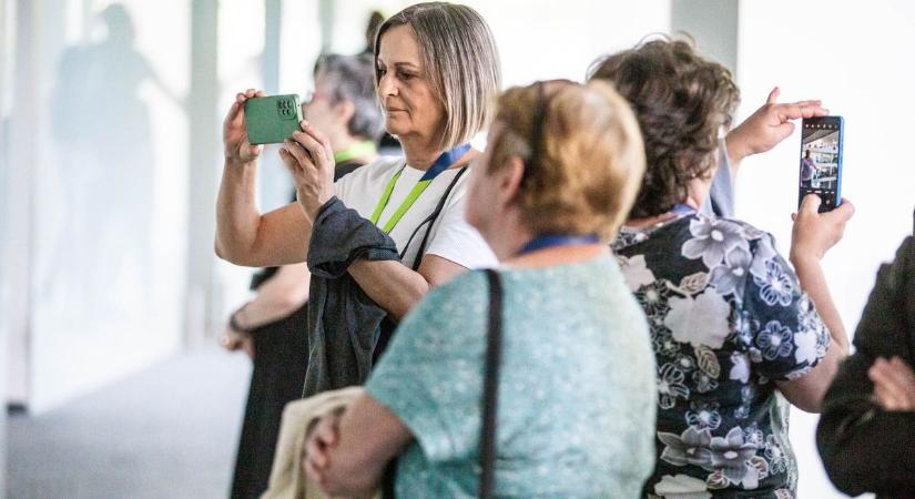 Anyák napja: hálózatbővítésről és fizetésemelésről döntöttek az anyukák