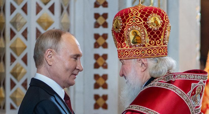 Kirill pátriárka Putyin előtt imádkozott a hazájuk védelmében elesett orosz katonákért